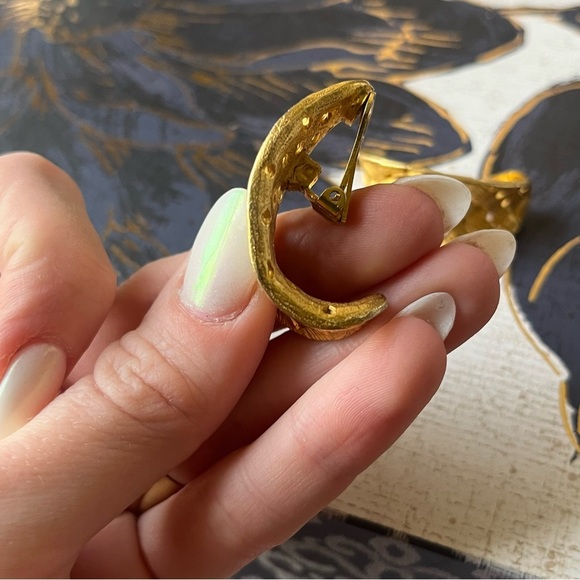 Elegant Gold Woven Earrings - Picture 8 of 11